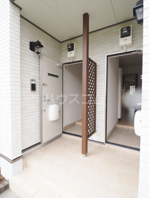 28/30 エントランス