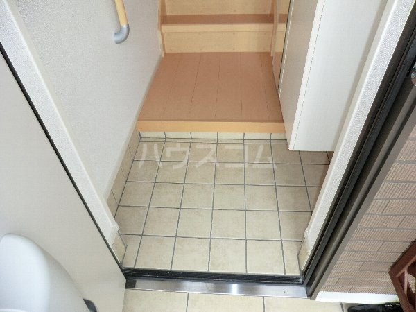 24/30 エントランス