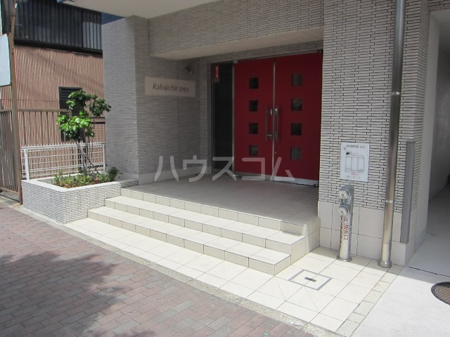 22/30 エントランス