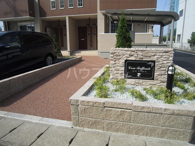 16/23 エントランス