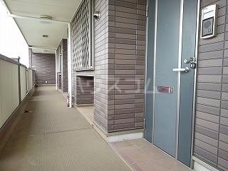 15/23 エントランス