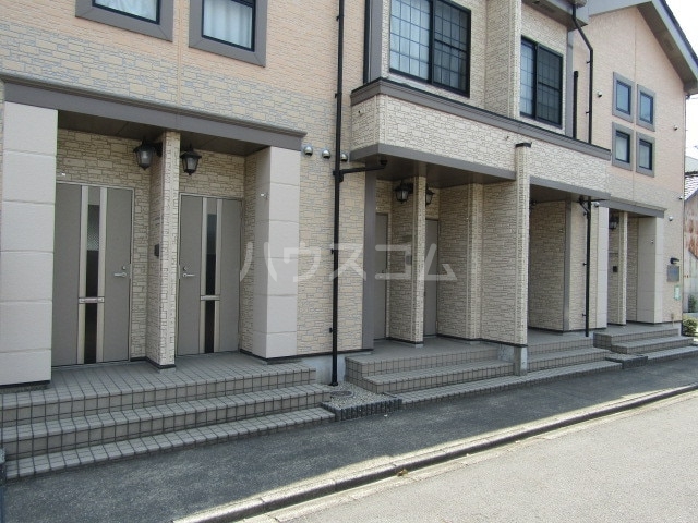 22/28 エントランス