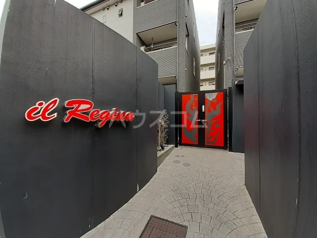 27/30 エントランス