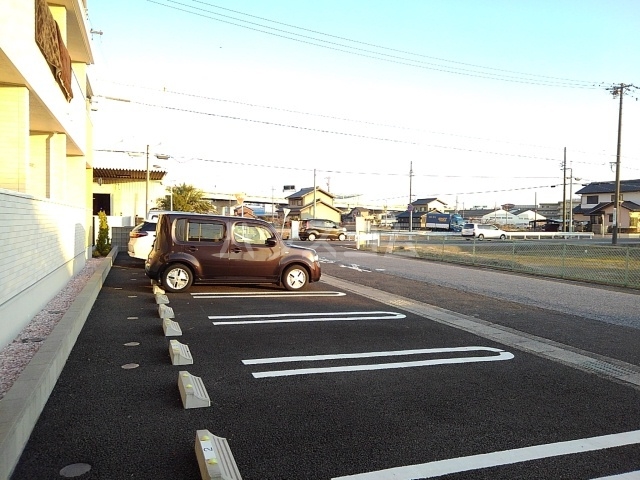 2/13 駐車場