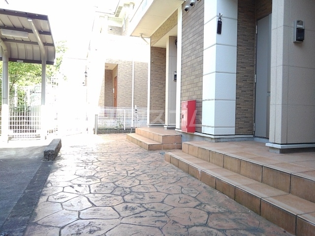 13/22 エントランス