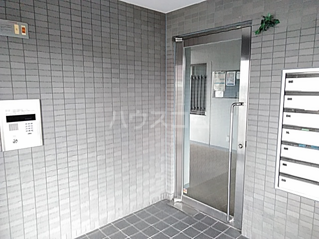 28/30 エントランス