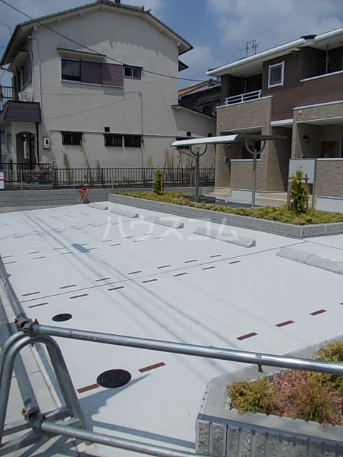 22/28 駐車場