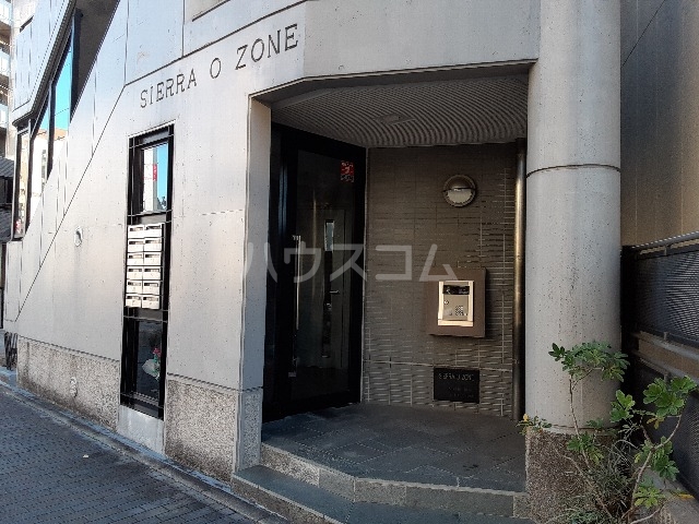 23/30 エントランス