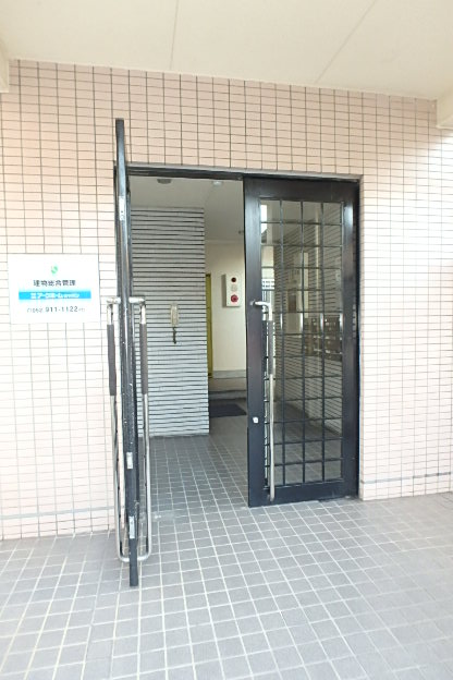 22/28 エントランス