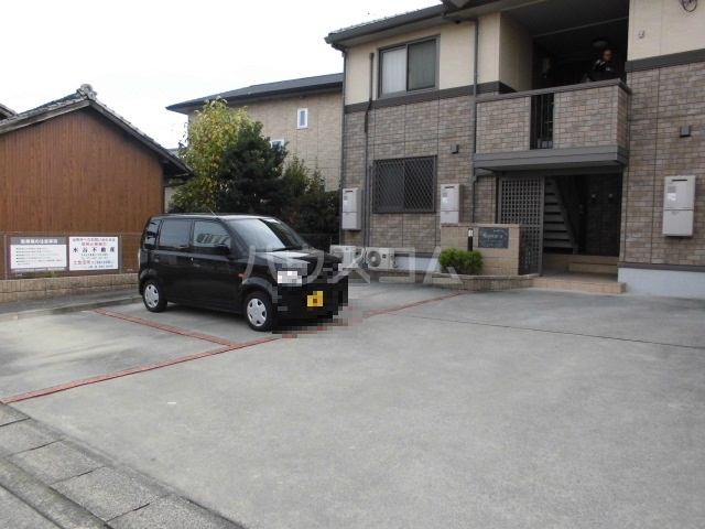 18/25 駐車場