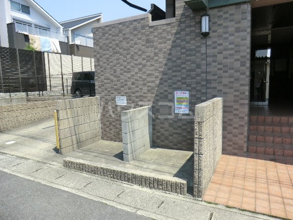 20/28 エントランス