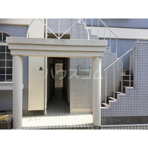 17/25 エントランス