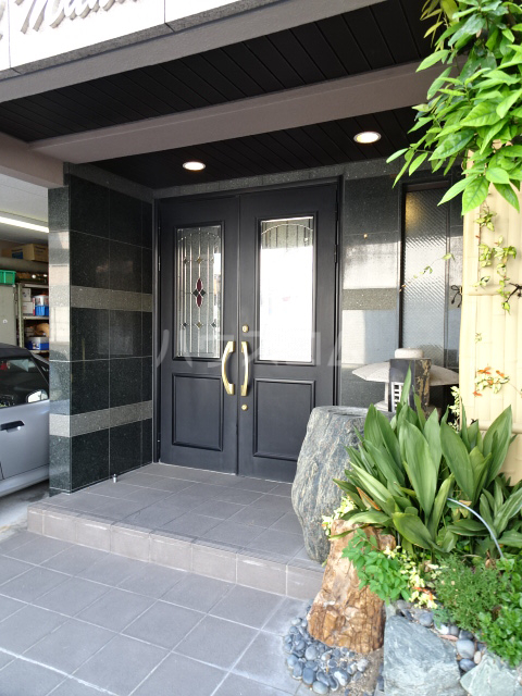 21/30 エントランス