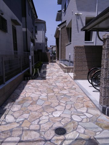 22/26 エントランス