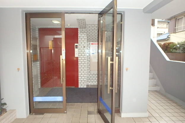 21/30 エントランス