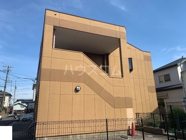 21/30 エントランス