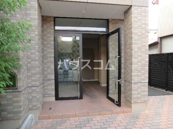 22/30 エントランス