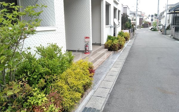 21/30 エントランス