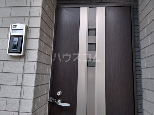 23/30 エントランス