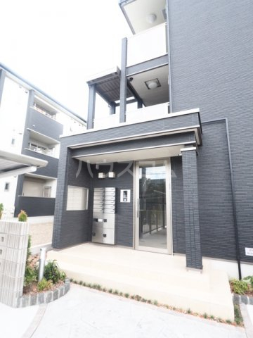 27/30 エントランス