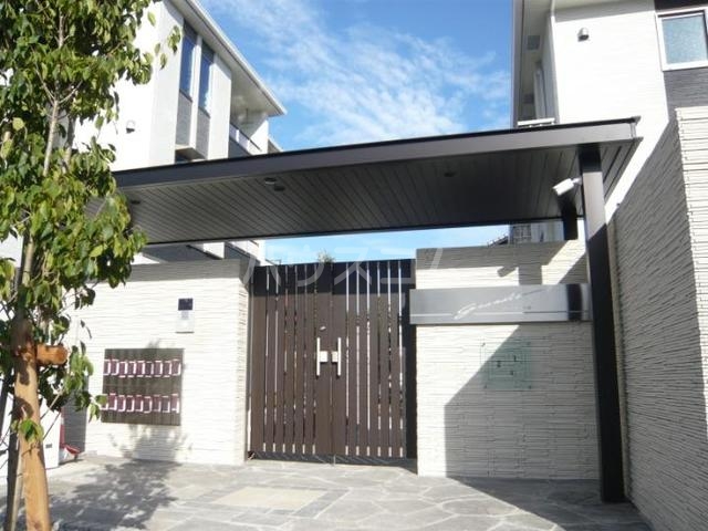 14/20 エントランス