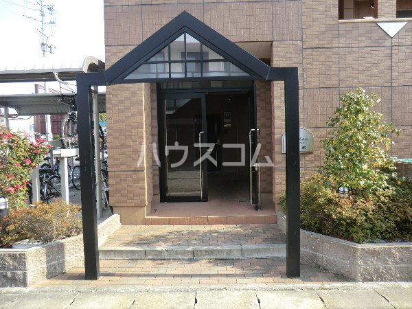 24/30 エントランス