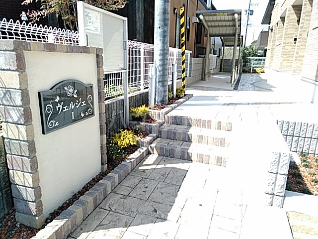 28/30 エントランス