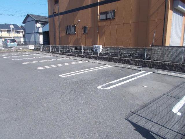 17/23 駐車場