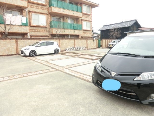 23/27 駐車場