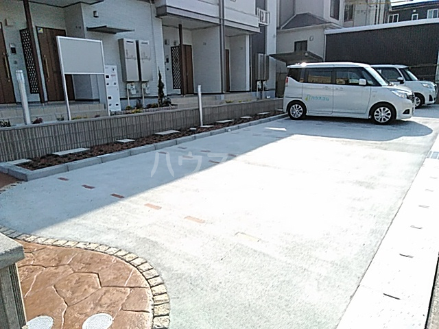 27/30 駐車場