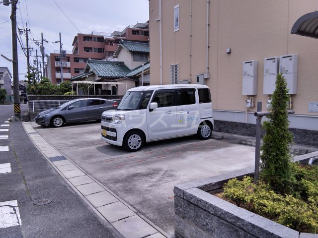 22/28 駐車場