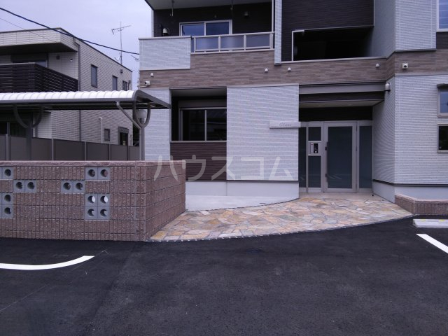 23/30 エントランス
