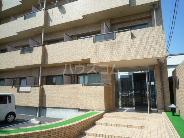 18/21 エントランス