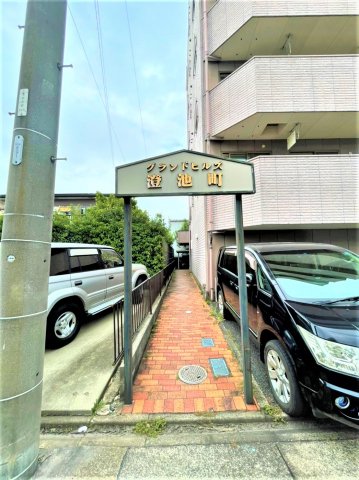 22/30 エントランス