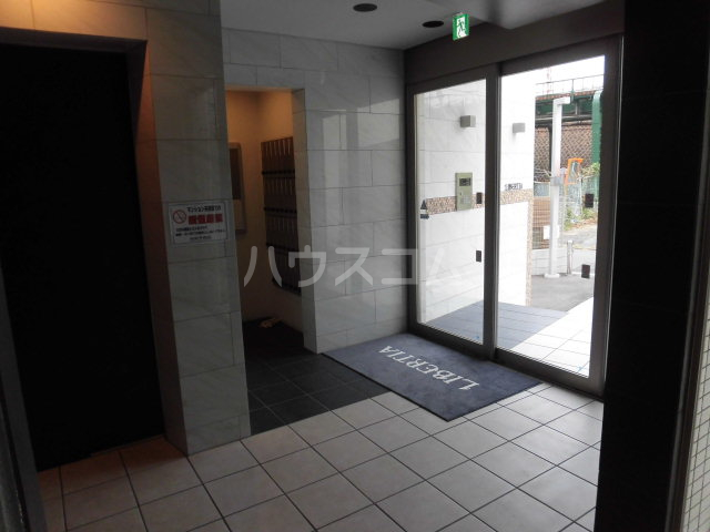 21/30 エントランス