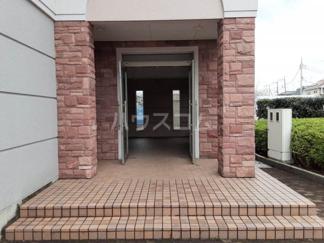 27/30 エントランス