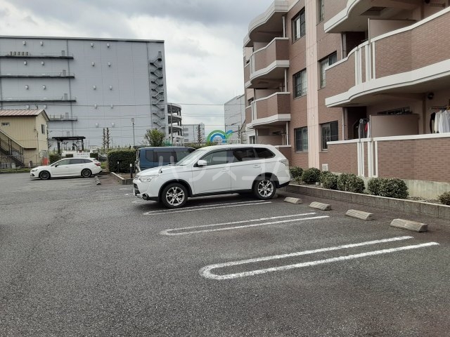 28/30 駐車場