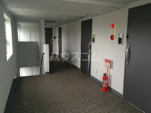 19/30 エントランス