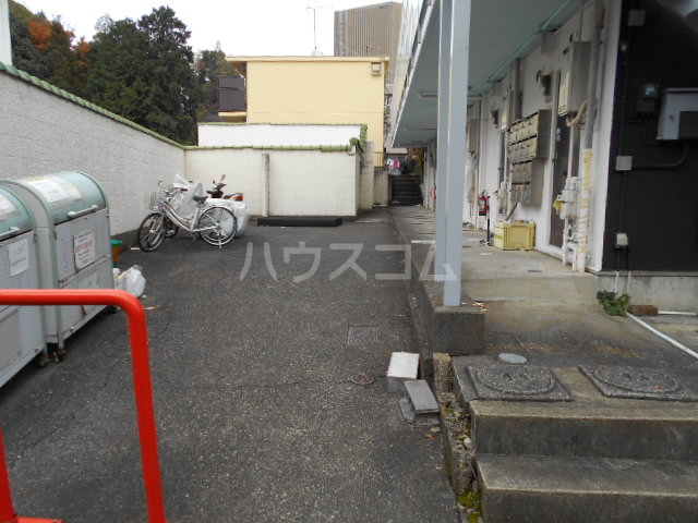 23/30 エントランス