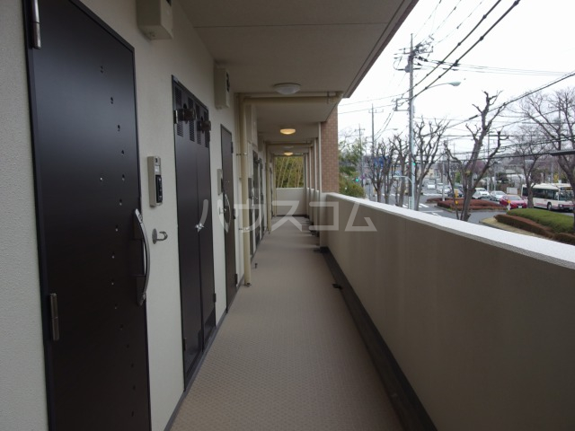 21/30 エントランス