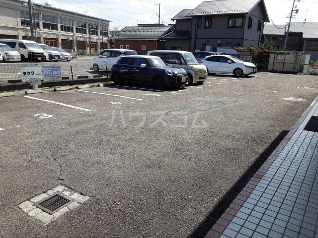 18/23 駐車場