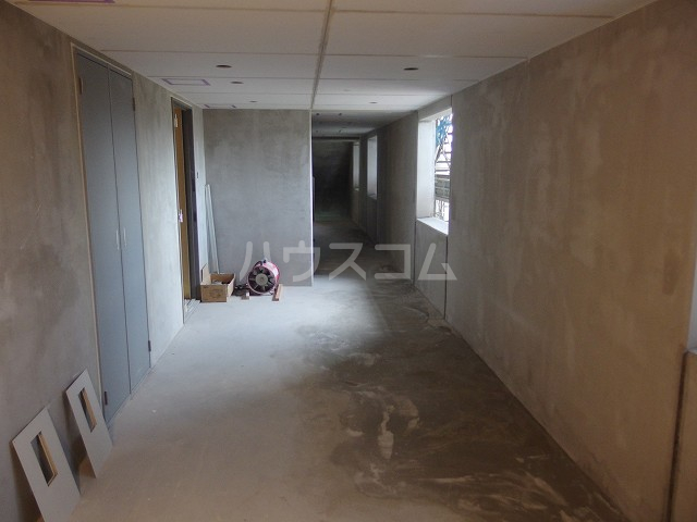 21/30 エントランス