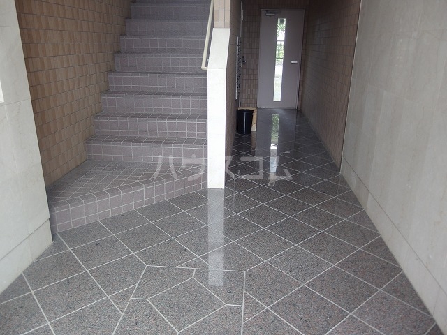 17/28 エントランス