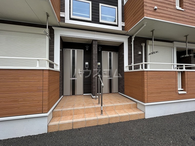 27/30 エントランス