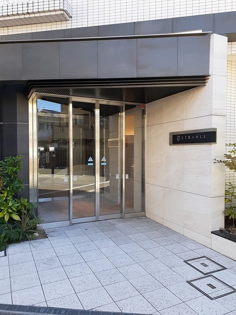 24/30 エントランス