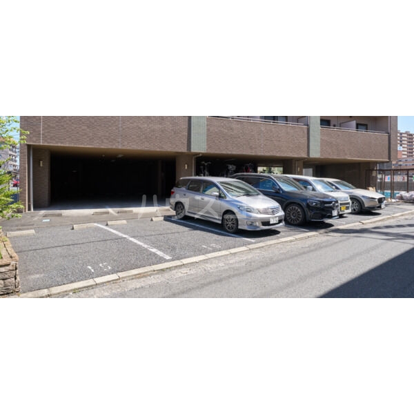 20/29 駐車場