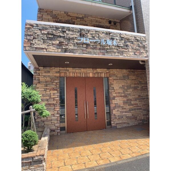 23/30 エントランス