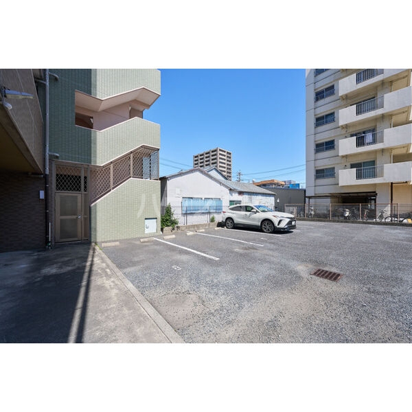 20/28 駐車場