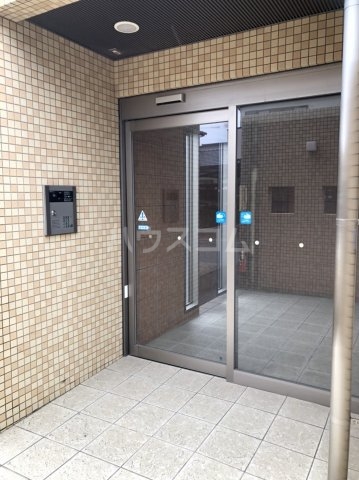 21/30 エントランス