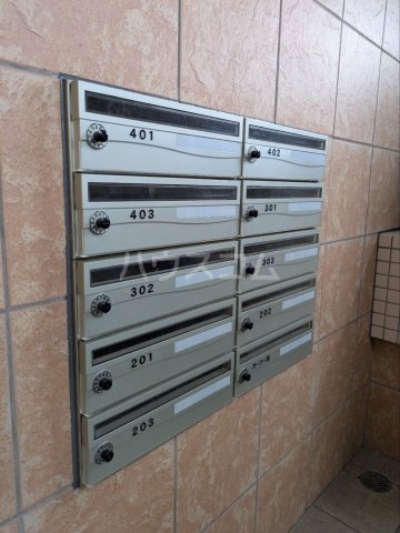 25/30 エントランス